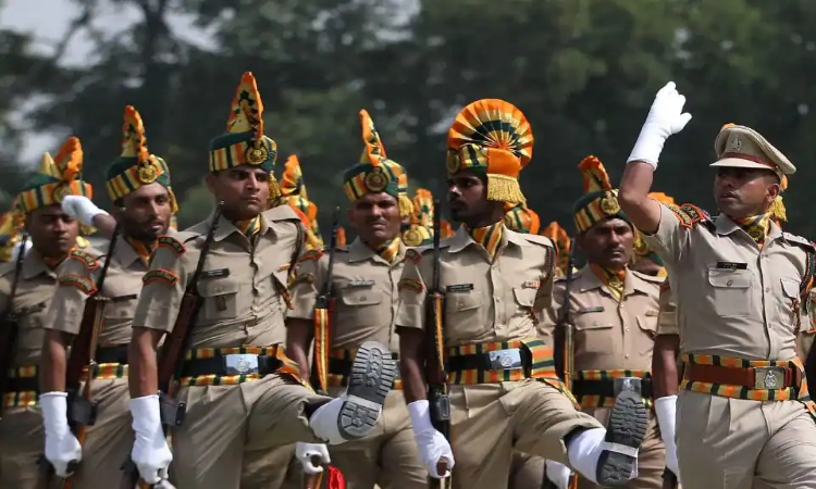 UP Constable Recruitment 2023: यूपी पुलिस भर्ती के कैंडिडेट्स को मिली एक और छूट, अब ये उम्मीदवार भी कर सकते हैं आवेदन