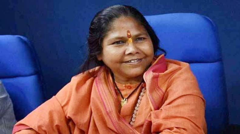 Sadhvi Niranjan Jyoti: BJP सांसद साध्वी निरंजन ज्योति की कार में घुसा युवक, सुरक्षाकर्मियों ने शख्स को पकड़ा