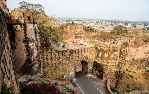 Jhansi Kila Special Story : इतिहास में रूचि रखने वालों के लिए खास है यह किला, टॉप-5 शहरों में है शामिल