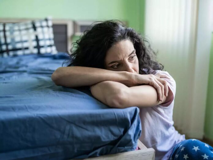 What is insomnia: रात में नींद ना आना अनिद्रा की बीमारी के हैं लक्षण, जानें इसकी वजह