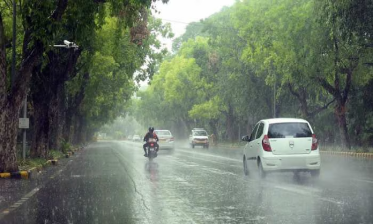 UP Weather: रात को ठंड दिन में गर्मी, जानिए कैसा रहेगा आज का मौसम