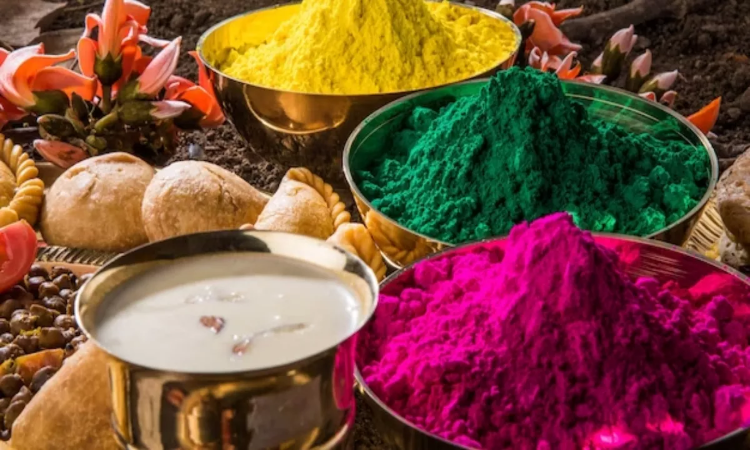 Holi Diet Tips: होली पर रहना चाहते हैं स्वस्थ, तो खानपान से जुड़ी इन 5 बातों को रखें ध्यान