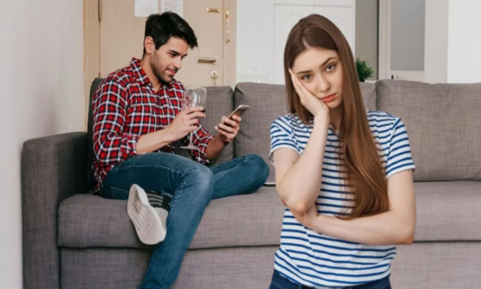 Relationships Tips: क्या मोबाइल की वजह सो हो रहा आपका रिश्ता खराब?
