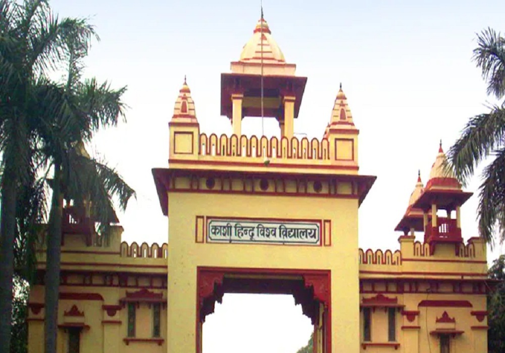 BHU के हॉस्टल में लड़के के साथ अश्लीलता…..फिर बंधक बनाकर पीटा, FIR दर्ज