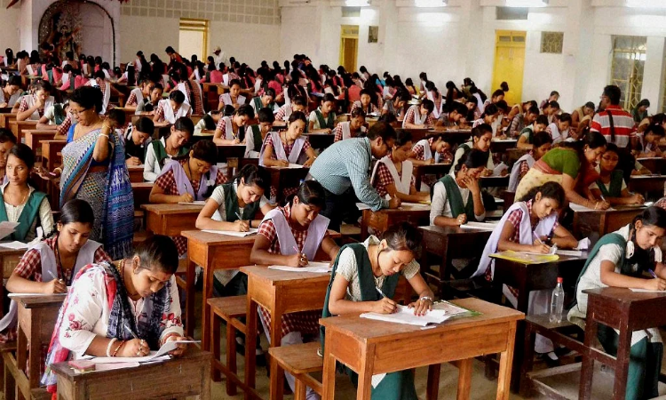 UP Board Exam: छात्रों के लिए यूपी बोर्ड का जरूरी नोटिस, अभी पढ़ ले नहीं तो पड़ सकता है पछताना!  