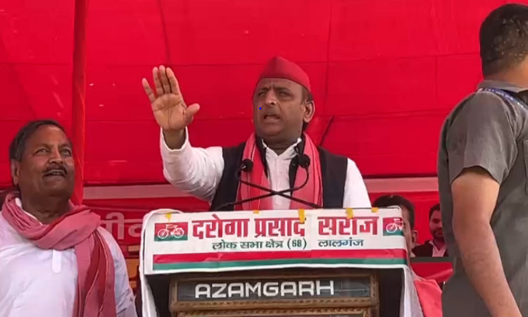 Akhilesh Yadav Rally: अखिलेश यादव की जनसभा में जमकर बवाल, कार्यकर्ताओं ने उपद्रव के बाद तोड़ी कुर्सियां