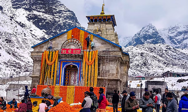 Kedarnath: चल विग्रह पंचमुखी डोली गर्भगृह से आई बाहर, केदार नाथ धाम के लिए किया प्रस्थान