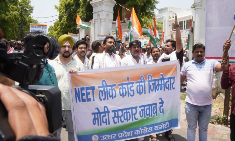 NEET Controversy 2024: NEET मामले को लेकर कांग्रेस का प्रदर्शन, हिरासत में लिए गए अध्यक्ष अजय राय