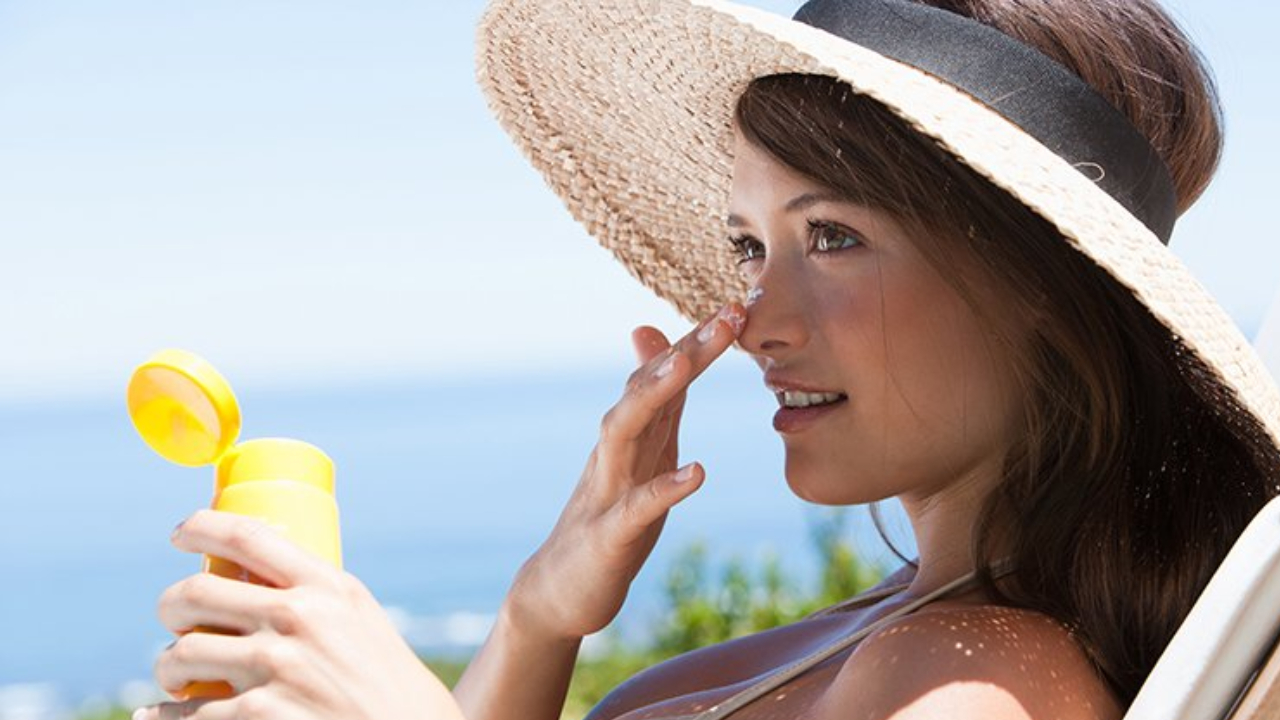 Sunscreen Mistakes: कहीं आप भी सनस्क्रीन लगाने में नहीं कर रहे ये गलती, तो अभी से दें इन बातों पर ध्यान