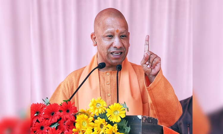 CM Yogi ने बाढ़ में मारे गए चार लोगों के परिवारों को दिए 4-4 लाख रुपये