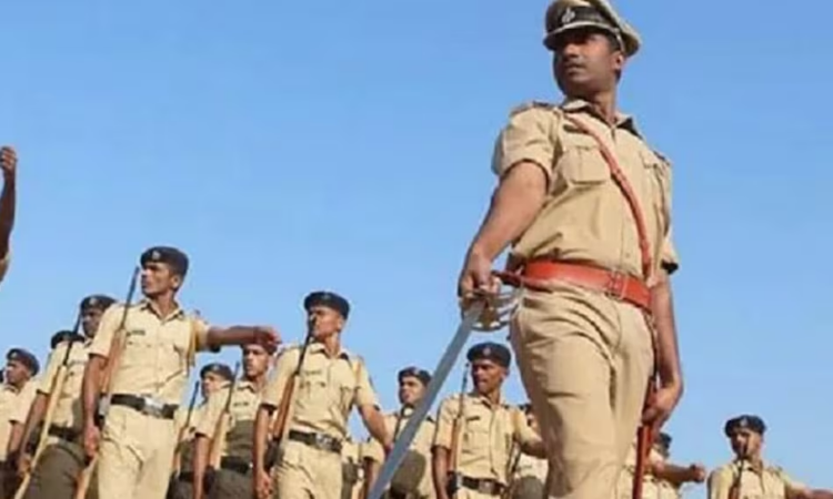 UP Police Exam में शामिल होने वाले अभ्यर्थियों के लिए CM योगी का बड़ा तोहफा, फ्री मिलेगी ये सुविधा  