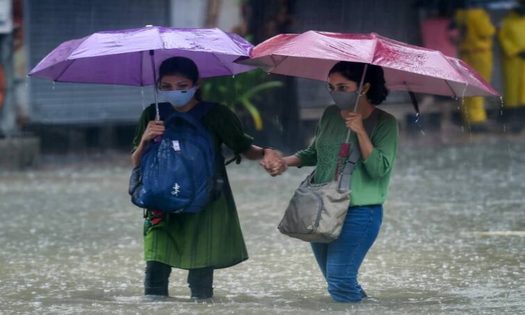 UP Weather: यूपी के इजिन लों में भारी बारिश का अलर्ट! जानिए अपने शहर का हाल