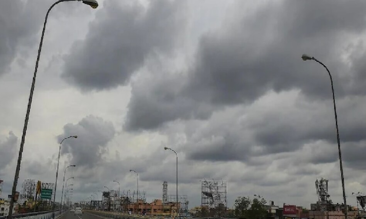 UP Weather: प्रदेश में उमस ने बढ़ाई लोगों की परेशानी, जानिए कब होगी यूपी में बारिश