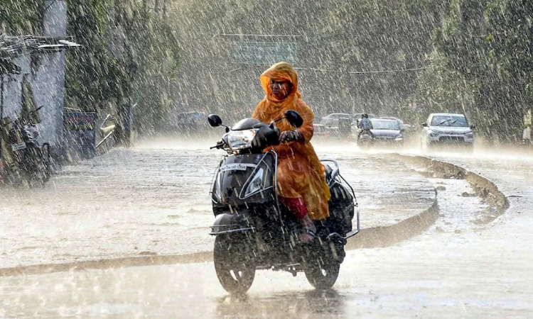 UP Weather: आज प्रदेश के इन इलाकों में हो सकती है रिमझिम बारिश, जानिए मौसम विभाग में क्या कहा