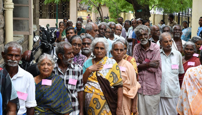 Old Age Pension: यूपी के 32 लाख बुजुर्गों के लिए खुशखबरी! अकाउंट में सीधे आएंगे पेंशन के पैसे