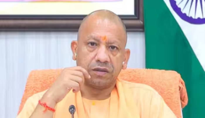 CM Yogi: सीएम के परिजनों के साथ फोन पर गाली-गलौज, केस दर्ज