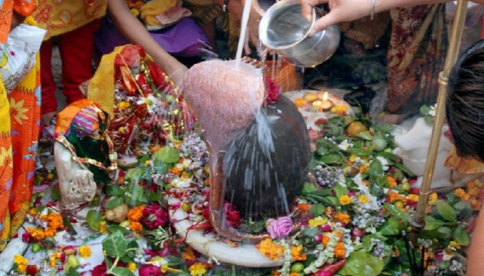 Sawan Somvar 2024: महादेव के जयकारों से गूंजी काशी, मंदिरों में भक्तों की भीड़