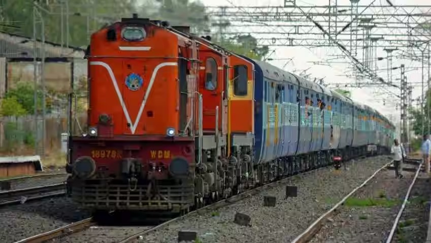 Indian Railways : यूपी-बिहार जानें वालों के लिए बड़ी सौगात! त्यौहार के लिए दिल्ली से चलेगी स्पेशल ट्रेनें, जानिए