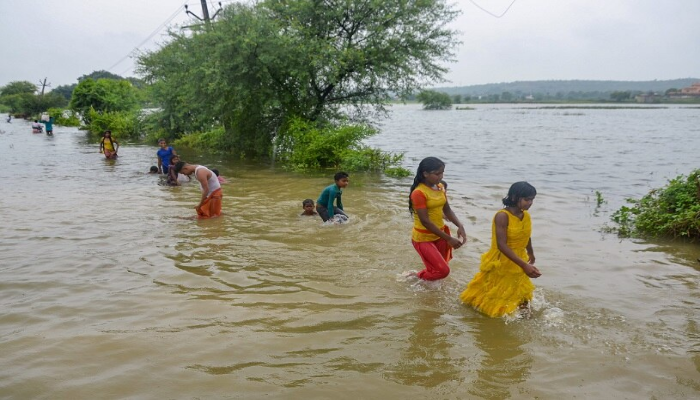 UP Flood: यूपी में बढ़ा बाढ़ का खतरा, जानें मौसम विभाग का अपडेट