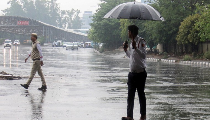 UP Weather: 14 जिलों में भारी बारिश का अलर्ट जारी, जानें मौसम पर अपडेट