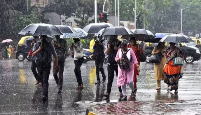 UP Weather: इन जिलों में भारी बारिश की चेतावनी, जानें मौसम का हाल